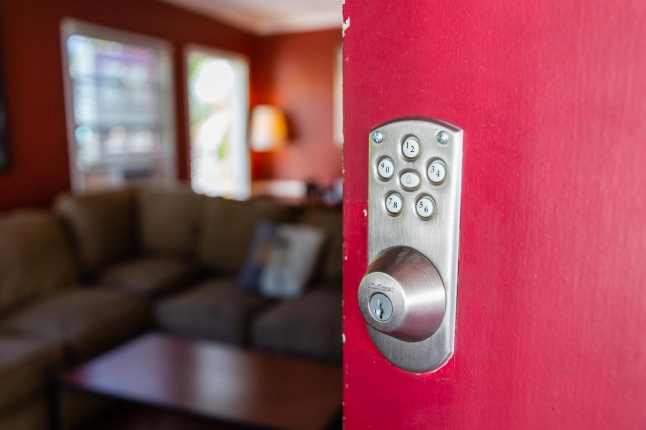 Hollywood Hills Suites Лос Анджелис Екстериор снимка