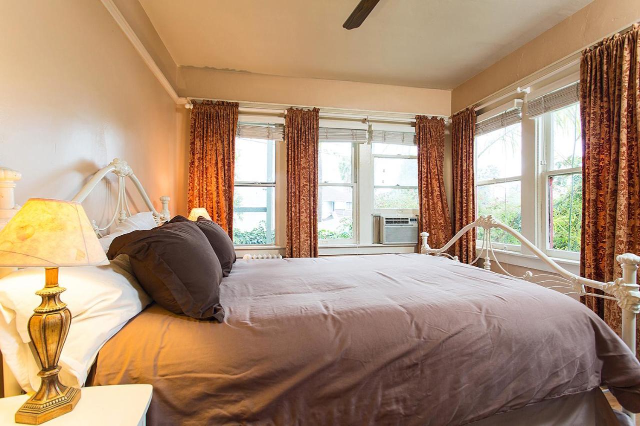 Hollywood Hills Suites Лос Анджелис Екстериор снимка