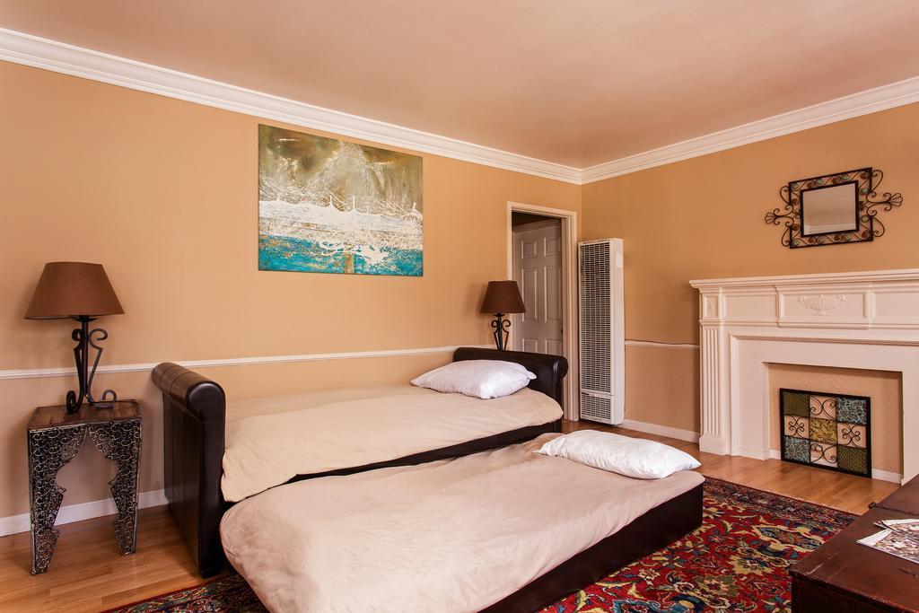 Hollywood Hills Suites Лос Анджелис Екстериор снимка