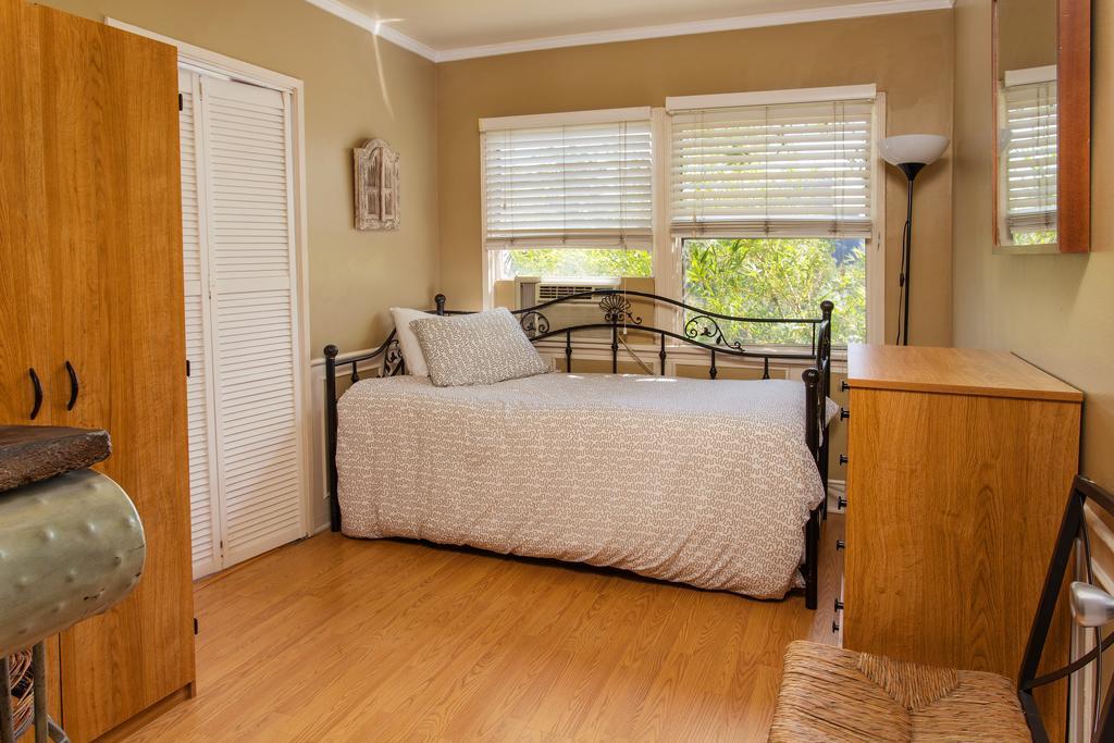Hollywood Hills Suites Лос Анджелис Екстериор снимка