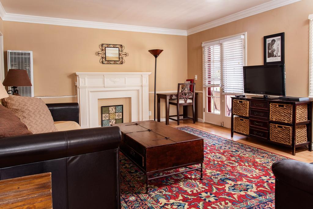 Hollywood Hills Suites Лос Анджелис Екстериор снимка